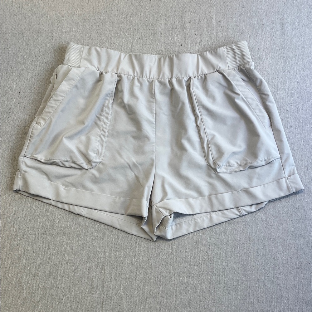Women's Elastic-Waist Cream Shorts with Front Pockets